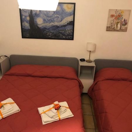 Bed and Breakfast La Finestra Di Umberto Vicino Al Centro Con Parcheggio Privato à Viterbe Extérieur photo