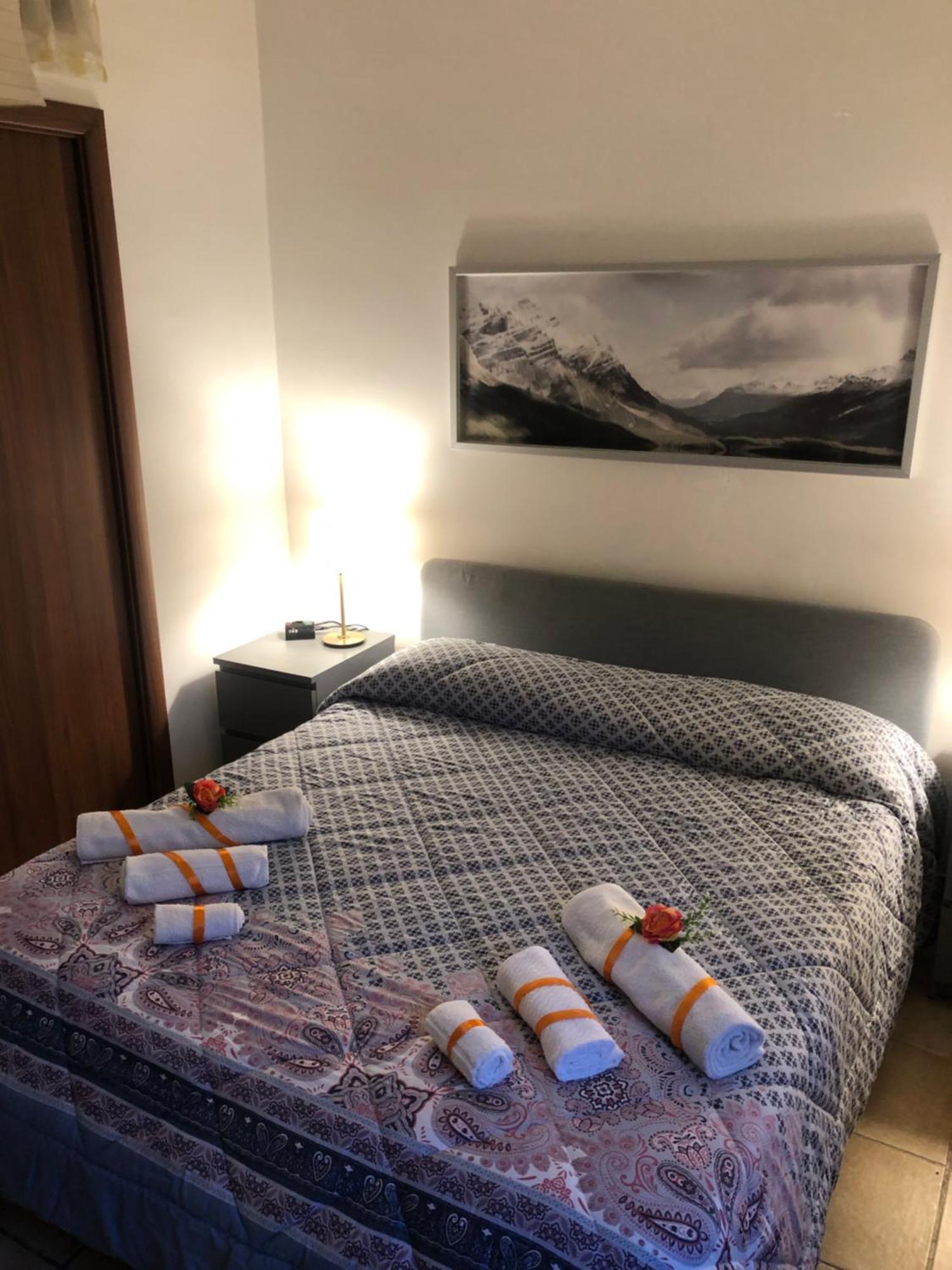 Bed and Breakfast La Finestra Di Umberto Vicino Al Centro Con Parcheggio Privato à Viterbe Extérieur photo