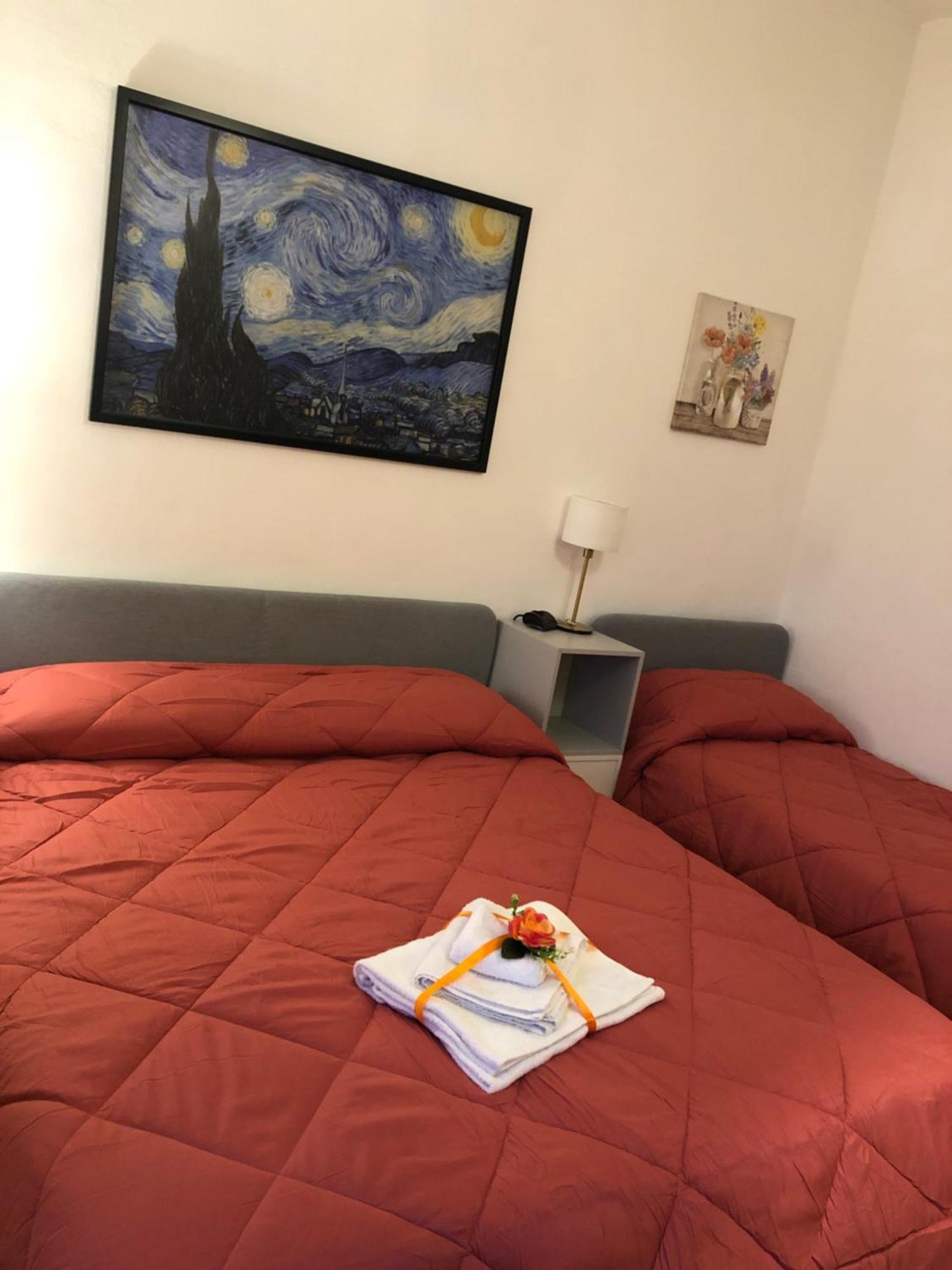 Bed and Breakfast La Finestra Di Umberto Vicino Al Centro Con Parcheggio Privato à Viterbe Extérieur photo