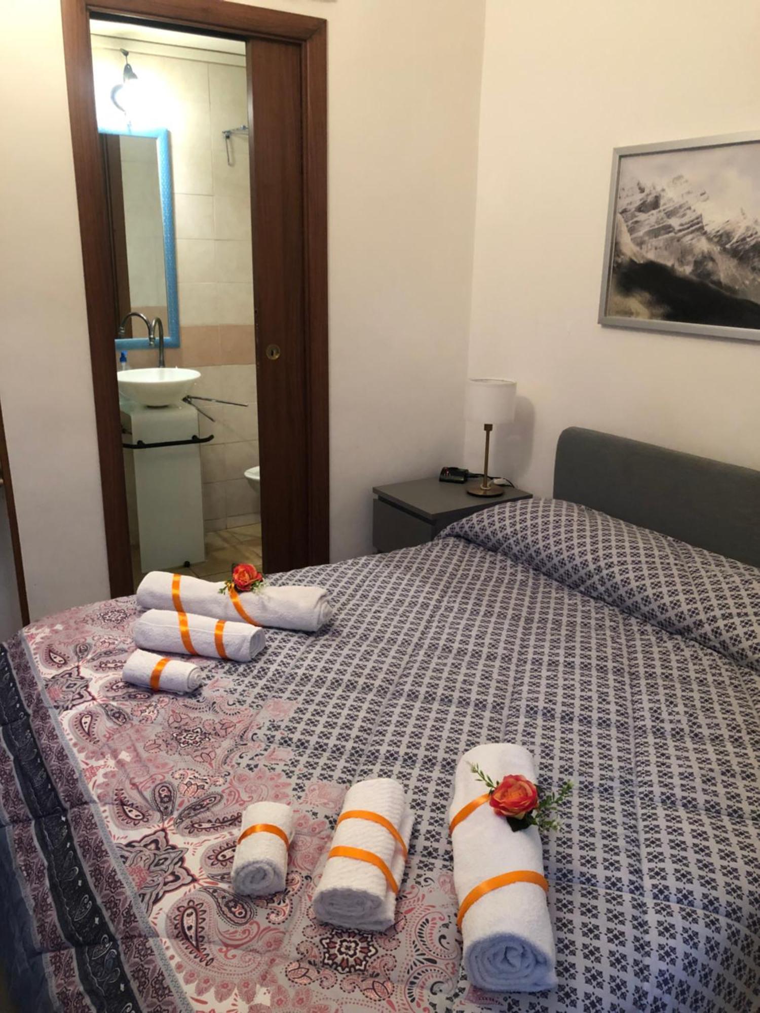 Bed and Breakfast La Finestra Di Umberto Vicino Al Centro Con Parcheggio Privato à Viterbe Extérieur photo