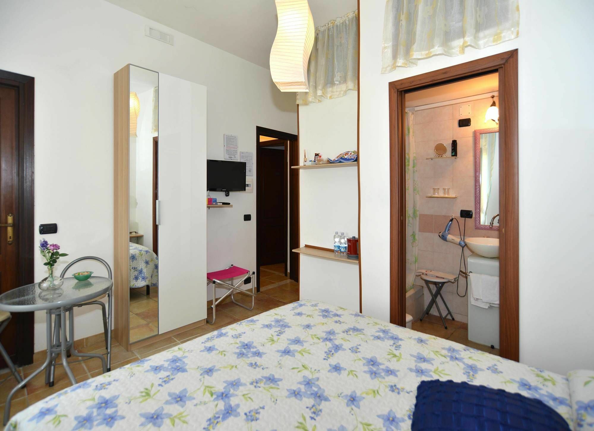 Bed and Breakfast La Finestra Di Umberto Vicino Al Centro Con Parcheggio Privato à Viterbe Extérieur photo